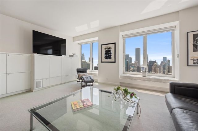 161 E Chicago Avenue 39E, Chicago, IL 60611