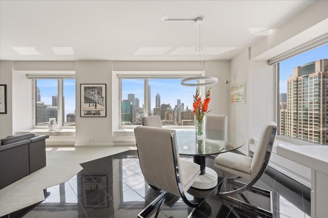 161 E Chicago Avenue 39E, Chicago, IL 60611