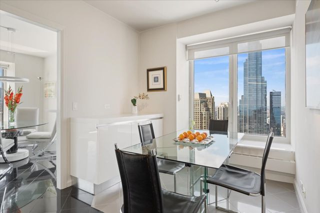 161 E Chicago Avenue 39E, Chicago, IL 60611