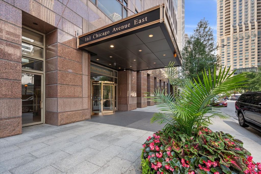 161 E Chicago Avenue 39E, Chicago, IL 60611