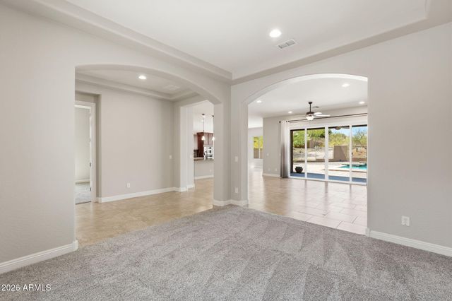 1328 W CAVEDALE Drive, Phoenix, AZ 85085