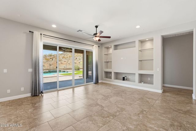 1328 W CAVEDALE Drive, Phoenix, AZ 85085