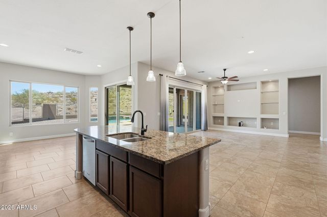 1328 W CAVEDALE Drive, Phoenix, AZ 85085