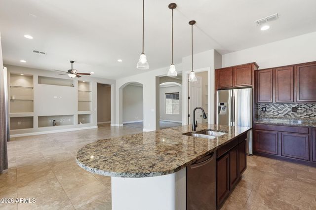 1328 W CAVEDALE Drive, Phoenix, AZ 85085