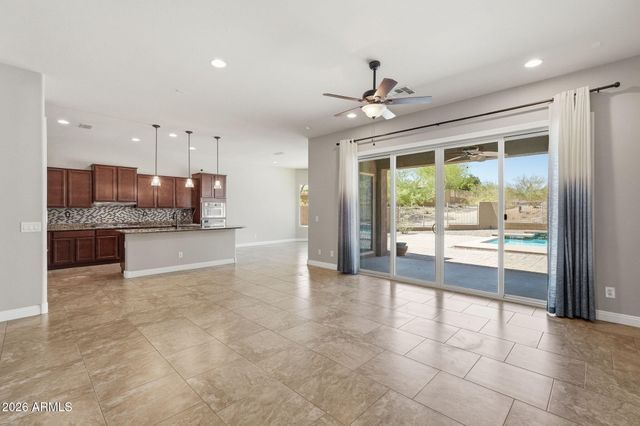 1328 W CAVEDALE Drive, Phoenix, AZ 85085