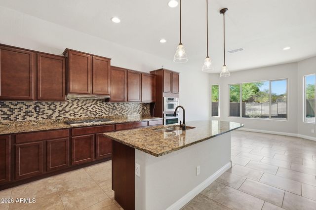 1328 W CAVEDALE Drive, Phoenix, AZ 85085