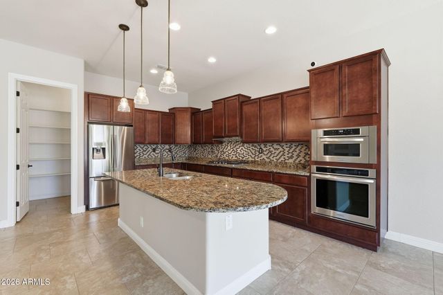 1328 W CAVEDALE Drive, Phoenix, AZ 85085