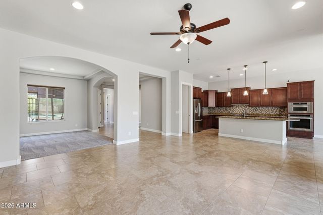 1328 W CAVEDALE Drive, Phoenix, AZ 85085