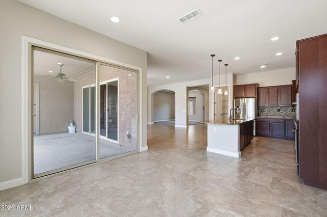 1328 W CAVEDALE Drive, Phoenix, AZ 85085
