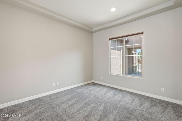 1328 W CAVEDALE Drive, Phoenix, AZ 85085