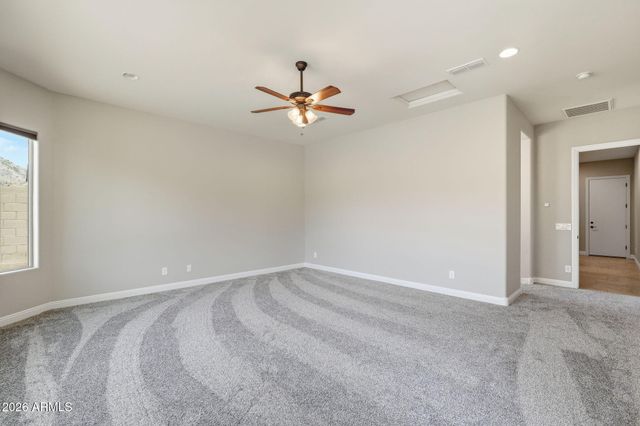 1328 W CAVEDALE Drive, Phoenix, AZ 85085