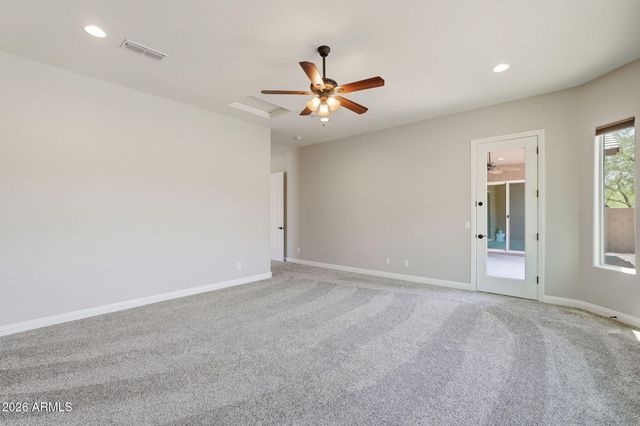 1328 W CAVEDALE Drive, Phoenix, AZ 85085