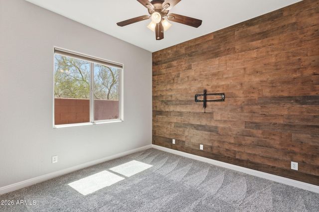 1328 W CAVEDALE Drive, Phoenix, AZ 85085