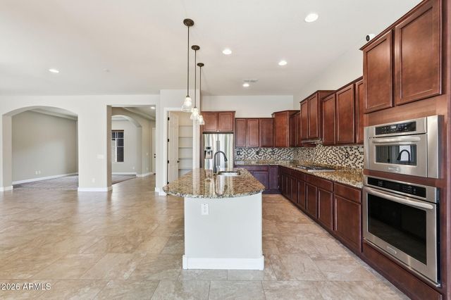 1328 W CAVEDALE Drive, Phoenix, AZ 85085