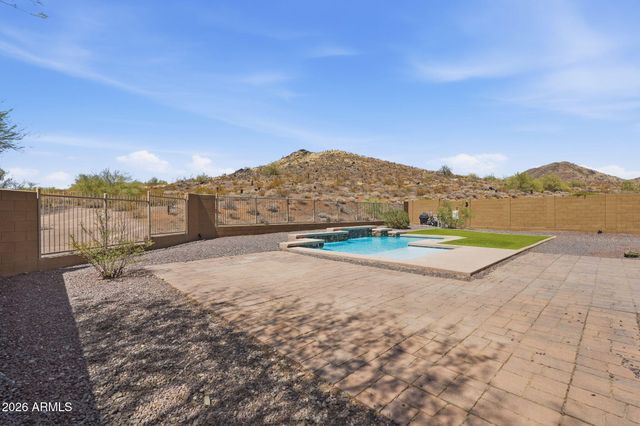 1328 W CAVEDALE Drive, Phoenix, AZ 85085