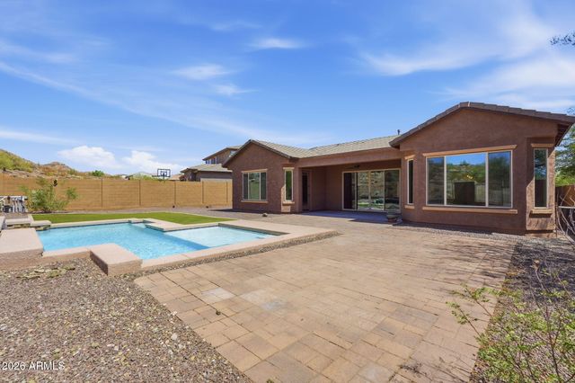 1328 W CAVEDALE Drive, Phoenix, AZ 85085