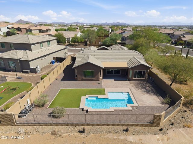 1328 W CAVEDALE Drive, Phoenix, AZ 85085