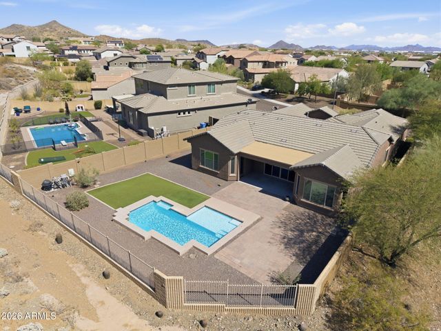 1328 W CAVEDALE Drive, Phoenix, AZ 85085
