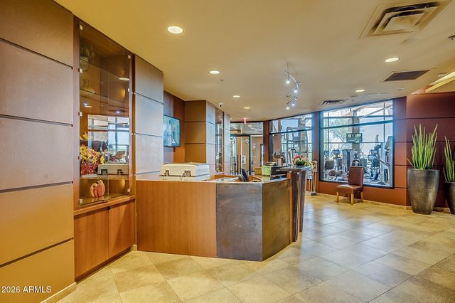 1328 W CAVEDALE Drive, Phoenix, AZ 85085