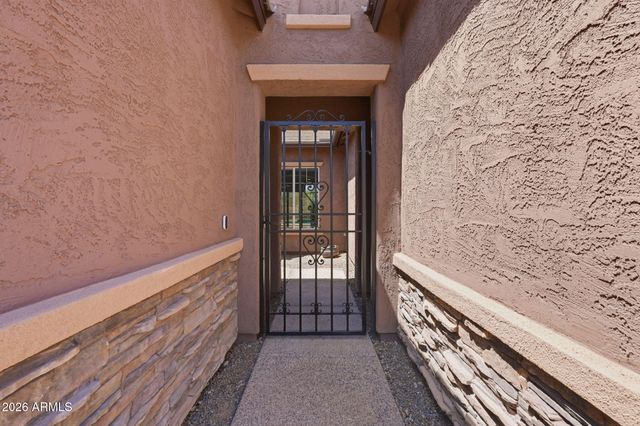 1328 W CAVEDALE Drive, Phoenix, AZ 85085