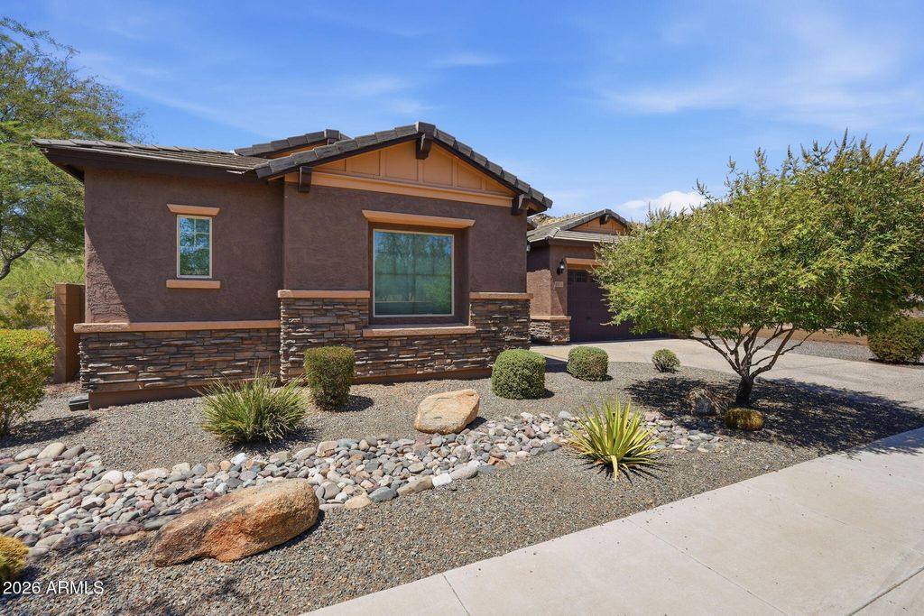 1328 W CAVEDALE Drive, Phoenix, AZ 85085