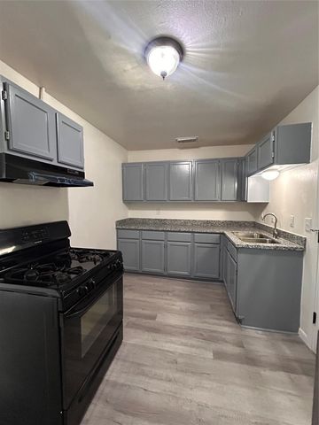 170 Lois Street, Clute, TX 77531