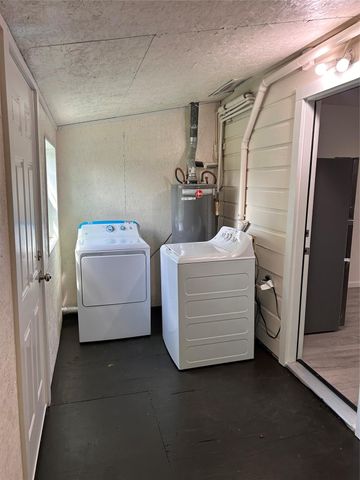 170 Lois Street, Clute, TX 77531