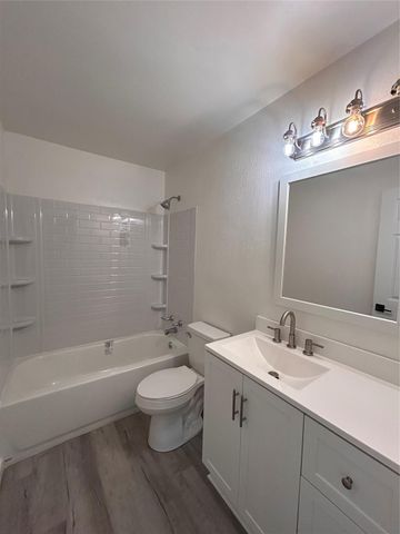 170 Lois Street, Clute, TX 77531