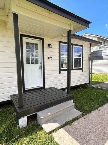 170 Lois Street, Clute, TX 77531
