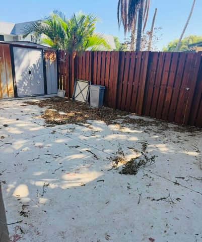 1005 Manor Drive 3d, Palm Springs, FL 33461