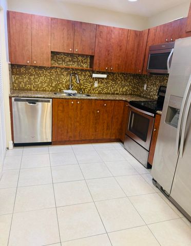 1005 Manor Drive 3d, Palm Springs, FL 33461