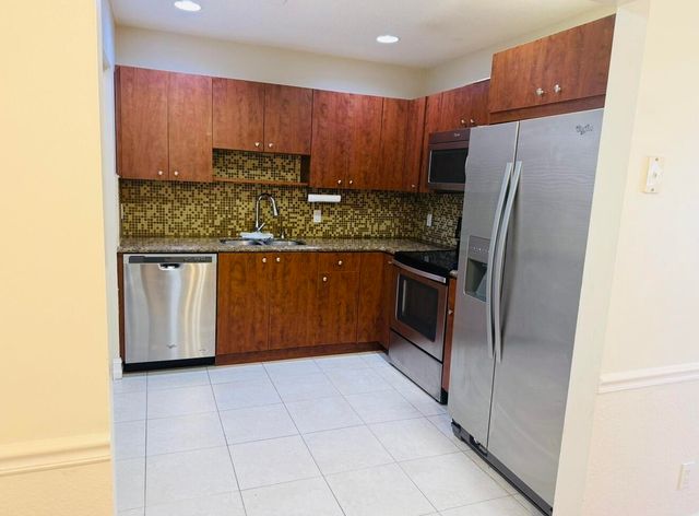 1005 Manor Drive 3d, Palm Springs, FL 33461