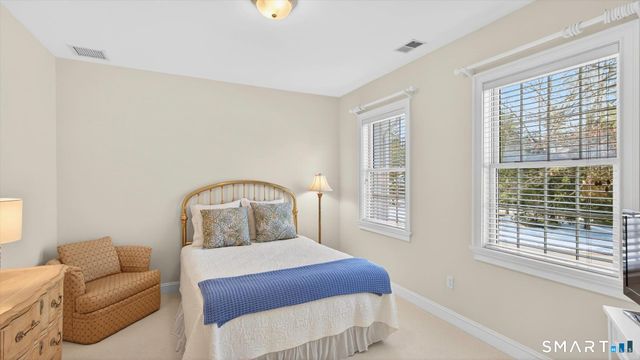 7 School House Lane, Simsbury, CT 06070