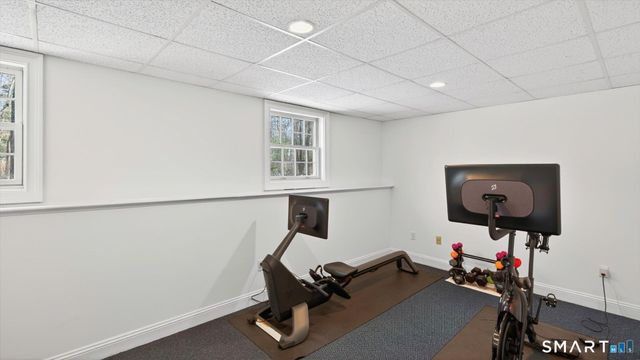 7 School House Lane, Simsbury, CT 06070