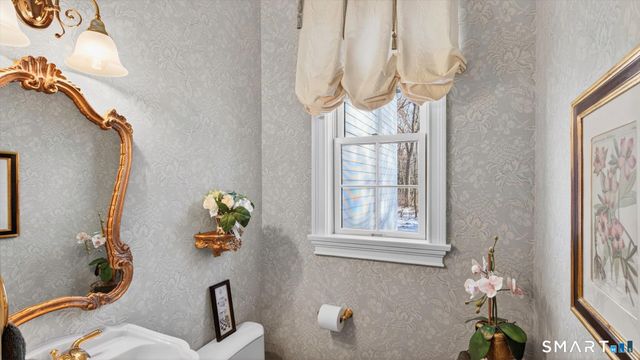 7 School House Lane, Simsbury, CT 06070