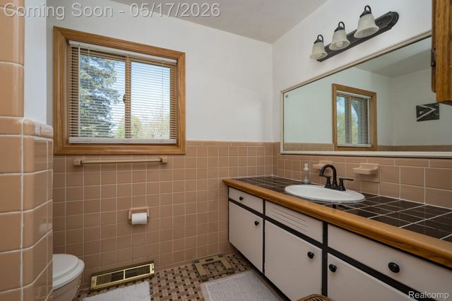 109 Bowdoinhill Drive, Rochester Hills, MI 48309