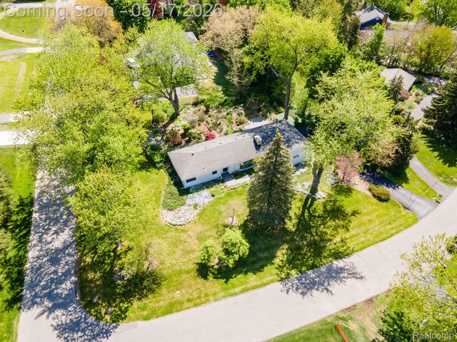 109 Bowdoinhill Drive, Rochester Hills, MI 48309