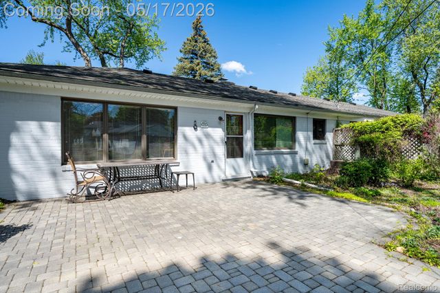 109 Bowdoinhill Drive, Rochester Hills, MI 48309