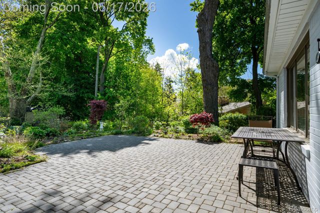 109 Bowdoinhill Drive, Rochester Hills, MI 48309