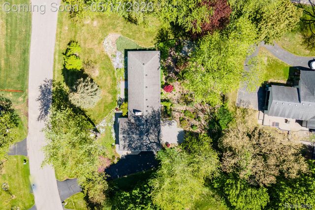 109 Bowdoinhill Drive, Rochester Hills, MI 48309