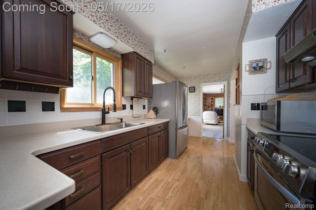 109 Bowdoinhill Drive, Rochester Hills, MI 48309