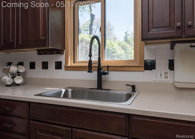 109 Bowdoinhill Drive, Rochester Hills, MI 48309