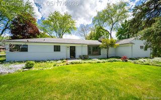 109 Bowdoinhill Drive, Rochester Hills, MI 48309
