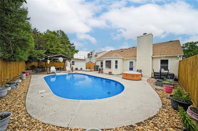 1925 Stillwood LN, Virginia Beach, VA 23456