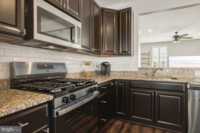 159 VILLAGE GREEN LN, Sicklerville, NJ 08081