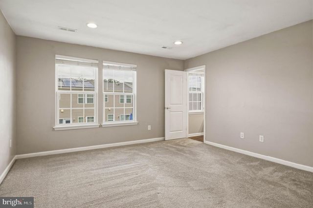 159 VILLAGE GREEN LN, Sicklerville, NJ 08081