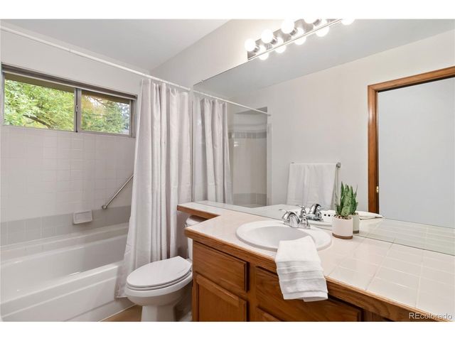 2136 S Scranton Way, Aurora, CO 80014