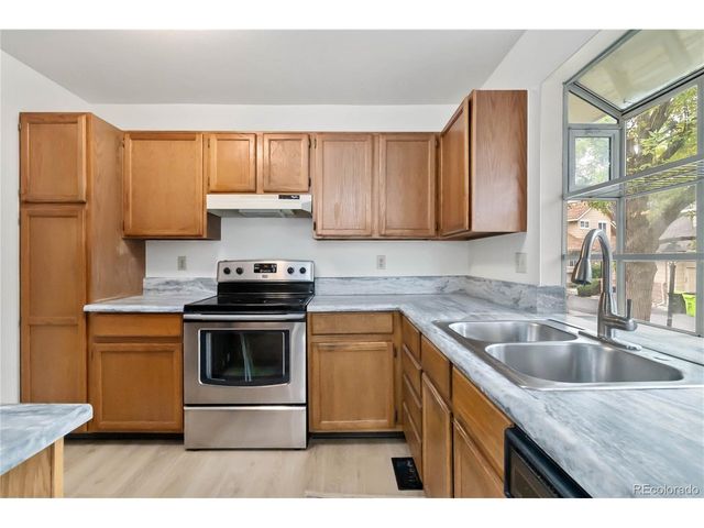 2136 S Scranton Way, Aurora, CO 80014