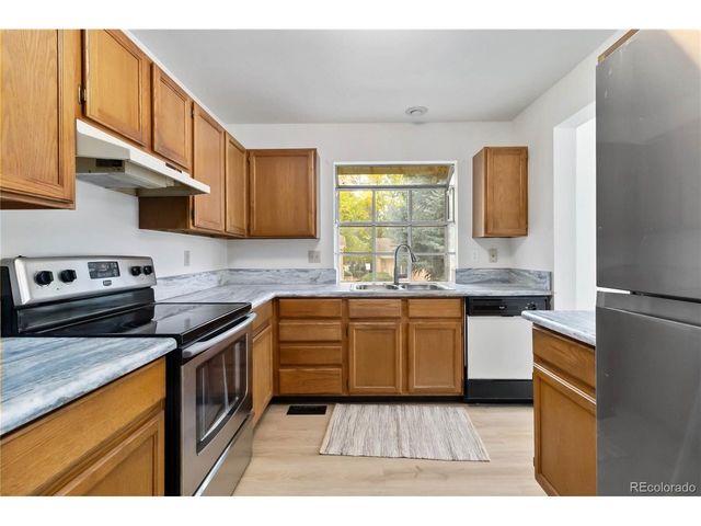 2136 S Scranton Way, Aurora, CO 80014