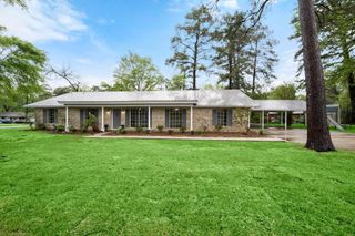916 W Jones Street, Livingston, TX 77351